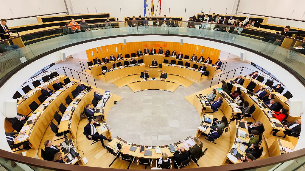 Die-Opposition-im-Landtag-ist-unzufrieden-mit-Tempo-und-Umfang-der-Antworten-der-Regierung-auf-ihre-Anfragen