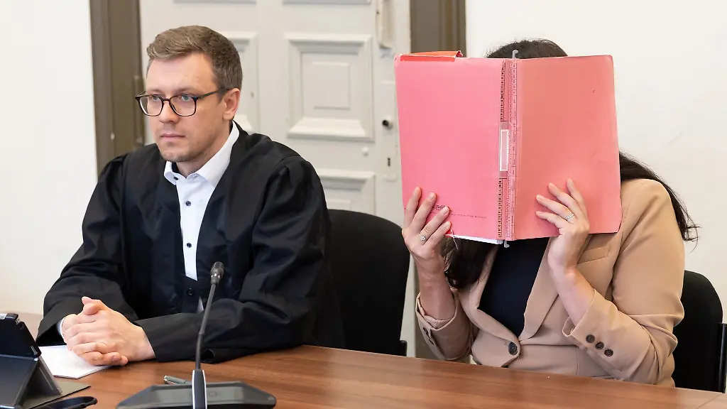 Das-Landgericht-Hamburg-koennte-eine-39-Jaehrige-die-ihre-demente-Grossmutter-umgebracht-haben-soll-in-eine-psychiatrische-Klinik-einweisen