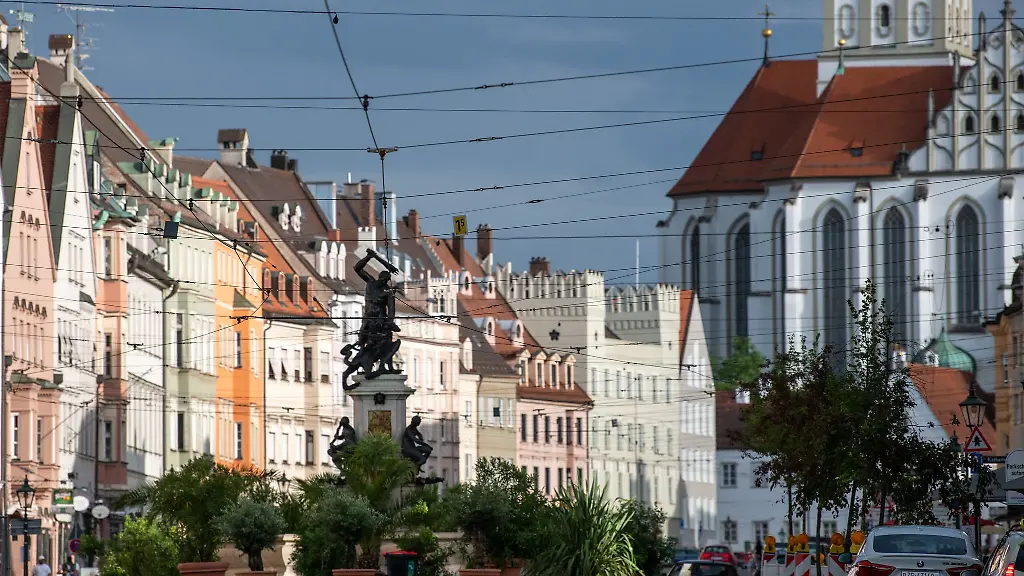 Die-Maximilianstrasse-ist-die-bekannteste-Feiermeile-Augsburgs-Hier-soll-es-zu-einer-homophoben-Gewalttat-gekommen-sein