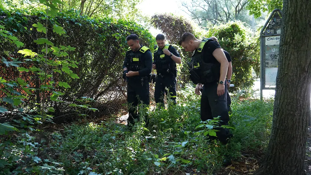 Die-Leiche-einer-mutmasslich-getoeteten-Frau-lag-im-Berliner-Volkspark-Humboldthain