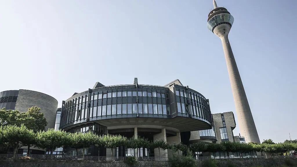 Der-Landtag-von-Nordrhein-Westfalen