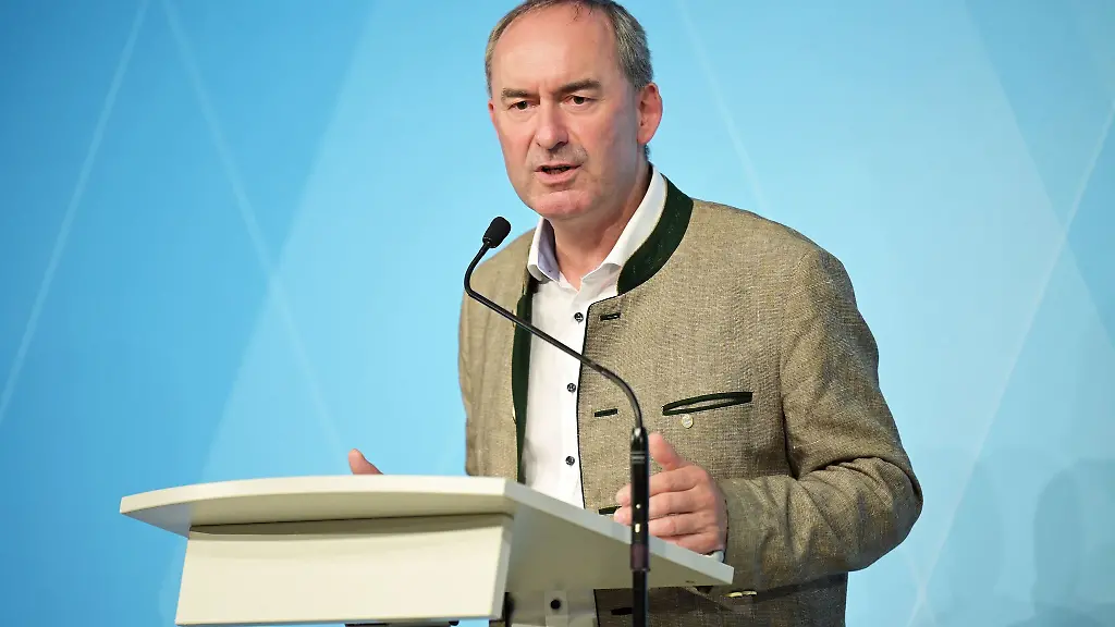 Das-Oberpfaelzer-Rohrwerk-gehoerte-einst-zu-dem-bekannten-Maxhuette-Stahlwerk-das-bereits-im-Jahr-2002-nach-einem-jahrelangen-Insolvenzverfahren-geschlossen-wurde