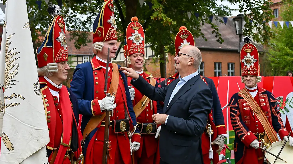 Ministerpraesident-Dietmar-Woidke-SPD-hat-den-Brandenburg-Tag-2025-in-Perleberg-offiziell-eroeffnet