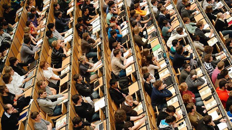 Kein Arbeitslosengeld für Studenten - das gilt erst, wenn das Studium richtig angefangen hat.