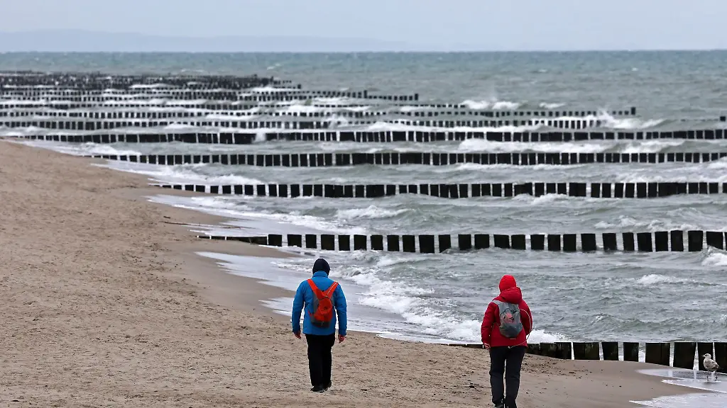 An-der-Ostseekueste-soll-es-laut-DWD-stuermisch-werden
