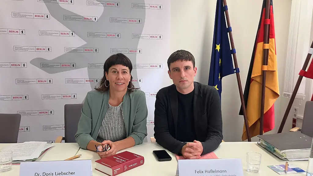 Die-LADG-Ombudsstelle-sieht-den-Polizeieinsatz-kritisch-nach-dem-ein-schwarzer-psychisch-kranker-Mann-im-Oktober-2022-gestorben-ist