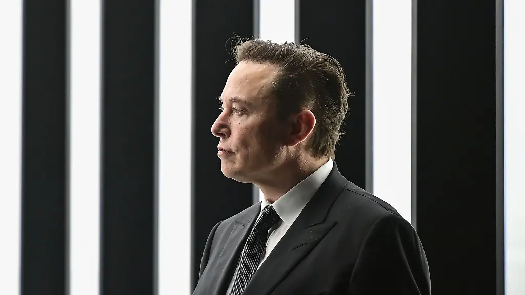 Elon-Musk-laesst-den-Tesla-Kurs-vor-einer-wichtigen-Aktionaersabstimmung-mit-einem-Aktienkauf-steigen