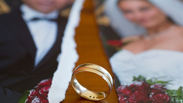 Jede elfte von 1000 Ehen wird 2011 in Deutschland geschieden.