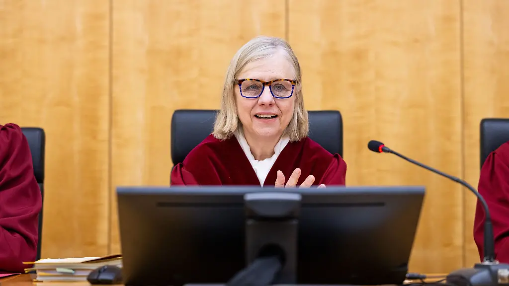 Barbara-Dauner-Lieb-Praesidentin-des-Verfassungsgerichtshofs-fuer-das-Land-Nordrhein-Westfalen-verkuendet-am-Dienstag-in-Muenster-ein-Urteil