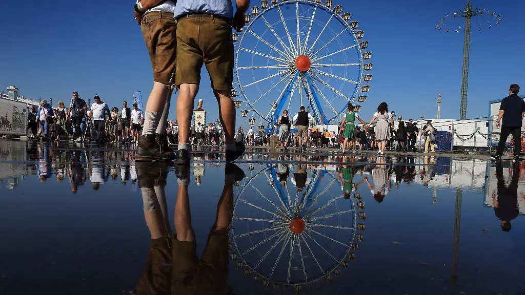 Auftakt-zum-Oktoberfest-Fuer-einen-reibungslosen-Ablauf-sollten-Besucher-einige-Regeln-zu-Taschen-mitgebrachten-Gegenstaenden-und-Tieren-auf-dem-Festgelaende-beachten