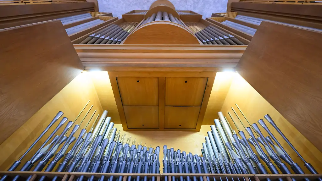 Die-imposante-Orgel-in-der-Dresdner-Kreuzkirche-soll-modernisiert-werden