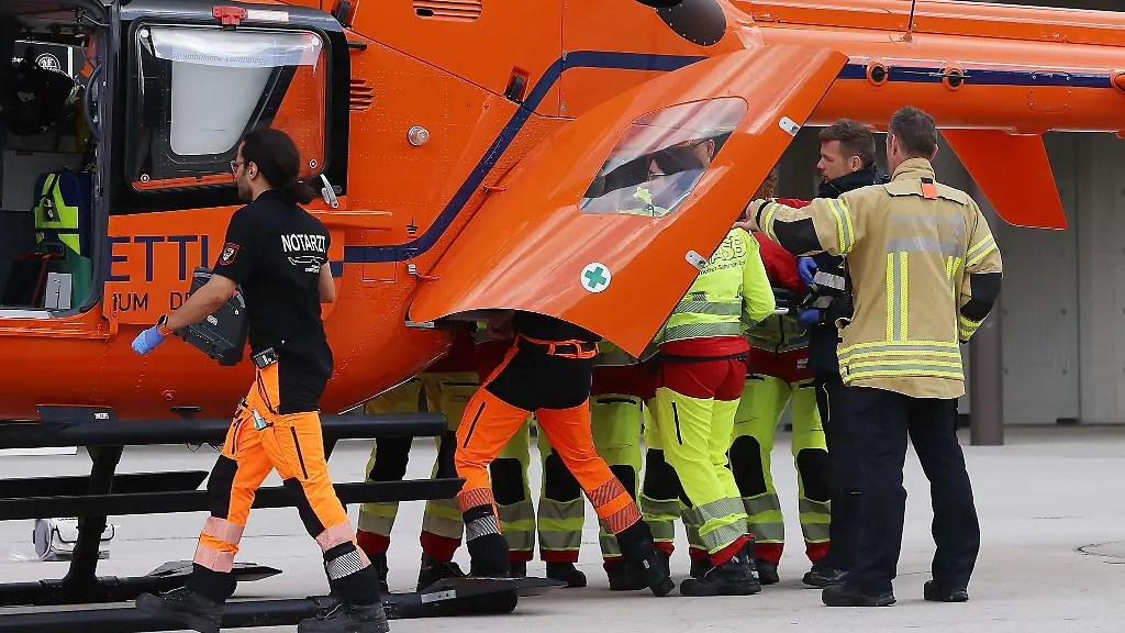 Einer-der-Schwerverletzten-wurde-per-Rettungshubschrauber-in-eine-Klinik-geflogen