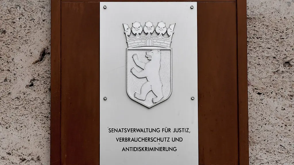 Die-Gerichtsvollzieher-des-Landes-Berlin-sollen-stich-und-schusssichere-Schutzwesten-erhalten