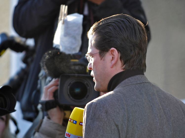 Traut er sich den Machtkampf von Angesicht zu Angesicht zu? Guttenberg gilt als der Hoffnungsträger der CSU.
