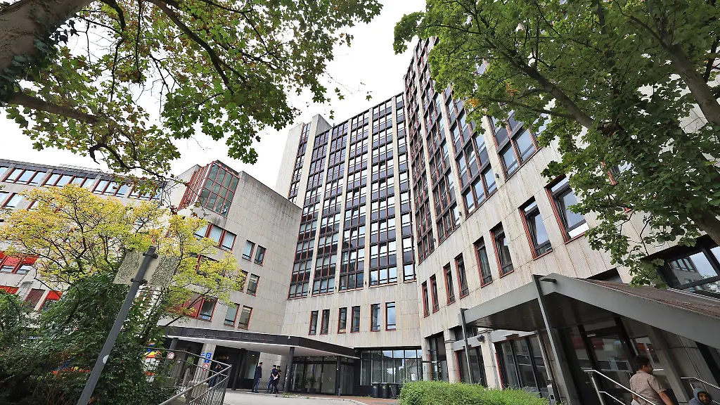 Auf-elf-Stockwerken-sollen-im-neuen-Anker-Zentrum-in-Muenchen-kuenftig-bis-zu-900-Menschen-untergebracht-werden