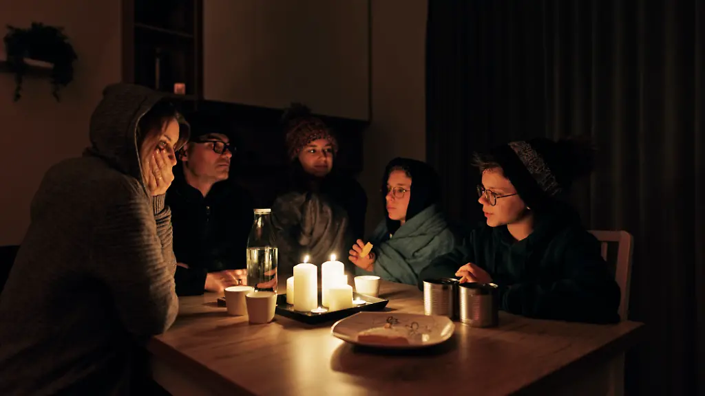 Notbeleuchtung-Vorraete-und-Powerstation-Mit-der-richtigen-Ausstattung-laesst-sich-ein-laengerer-Stromausfall-besser-ueberstehen