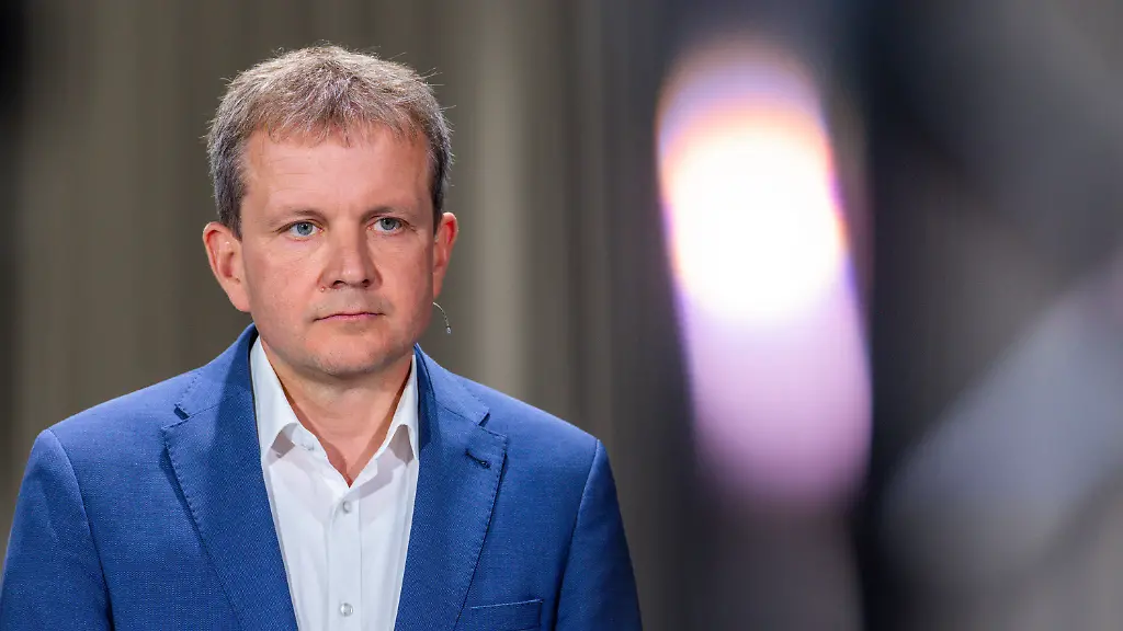 18d965bbec7e16a54b4a36edeecd8d0a