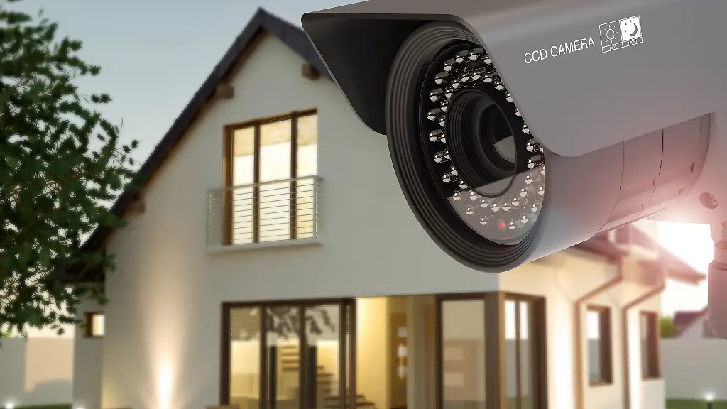 Eine-Ueberwachungskamera-mit-Nachtsicht-bietet-auch-klare-Bilder-wenn-es-dunkel-wird