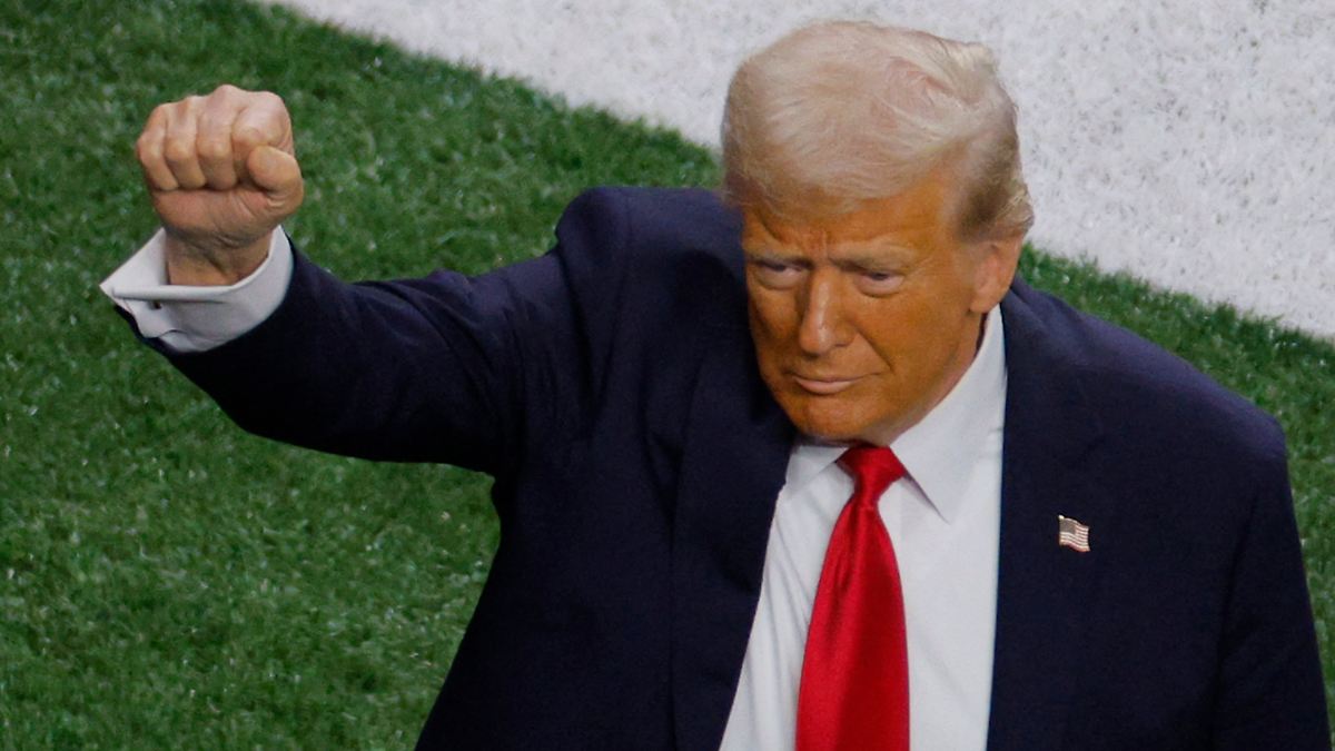 Kein-ICE-trotzdem-Wut-und-rger-Trumps-Rolle-r-ckw-rts-st-rzt-Super-Bowl-ins-Tohuwabohu