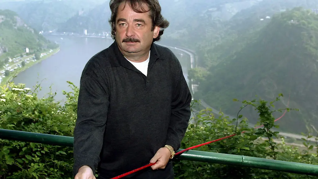 Johann-Traber-Senior-gehoerte-zu-einer-der-bekanntesten-deutschen-Artistenfamilien-die-fuer-waghalsige-Stunts-und-Weltrekorde-beruehmt-wurde