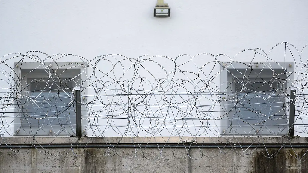 Zwei-Maenner-im-Alter-von-19-und-34-Jahren-sollen-einen-Sprengstoffanschlag-geplant-haben-Sie-sitzen-weiter-in-Untersuchungshaft