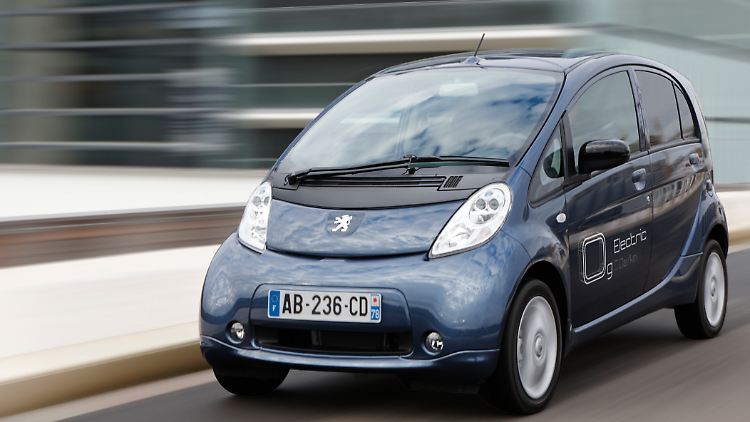 Elektrischer Franzose zum mieten: In Berlin können registrierte Kunden einen Peugeot iOn für 65 Euro am Tag fahren.