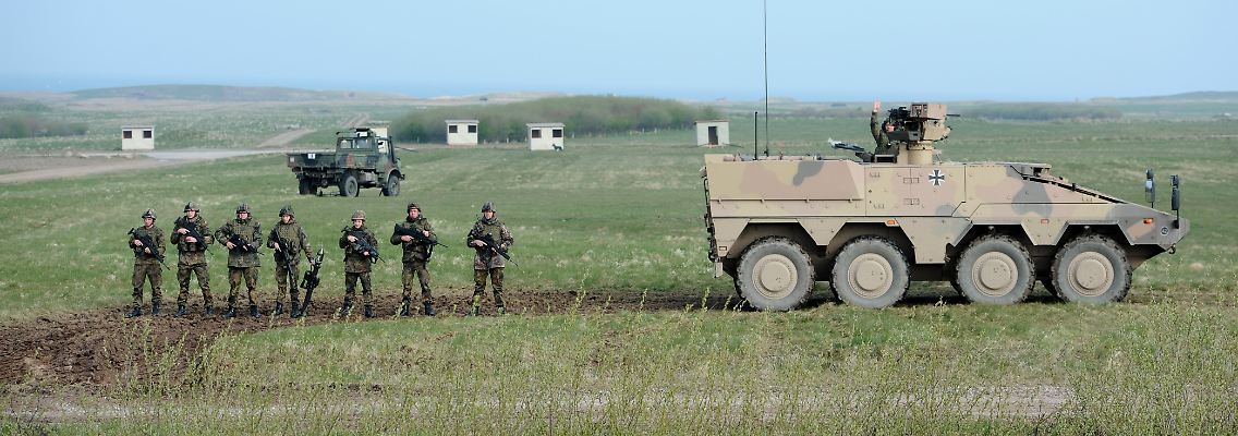 Vier Achsen und drei Mann Besatzung: Der Boxer passt bei der Bundeswehr besser ins Bild.