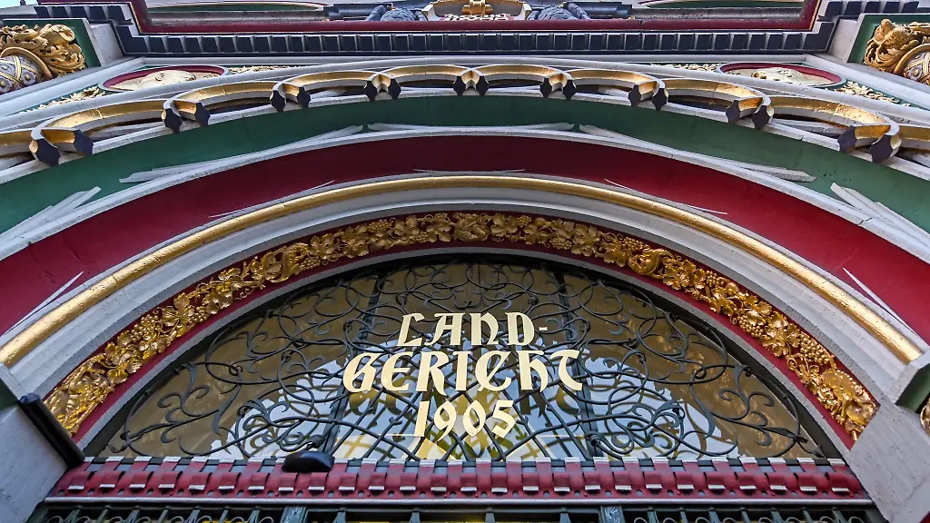 Die-Staatsanwaltschaft-Halle-ermittelt-gegen-einen-Busfahrer