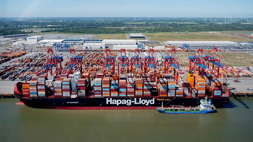 Erstmals-ist-am-JadeWeserPort-die-Marke-von-einer-Million-umgeschlagener-Container-binnen-eines-Jahres-ueberschritten-worden