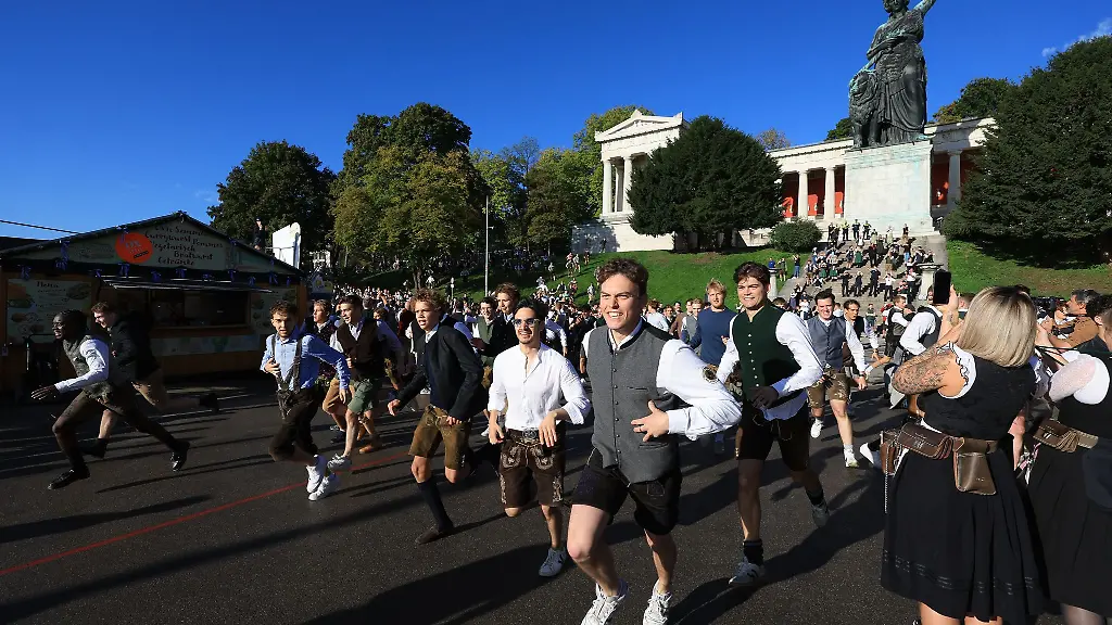 Los-geht-s-Wer-sichert-sich-die-besten-Plaetze-zum-Wiesn-Auftakt