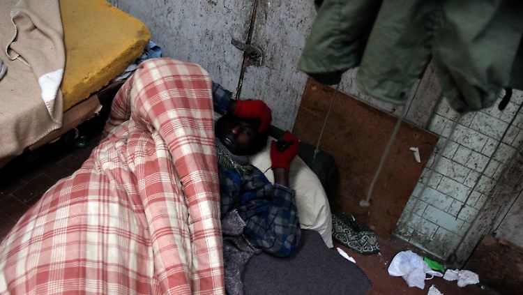Italien ist bei der Versorgung von Flüchtlingen auch laut Menschenrechtsorganisationen wie "Pro Asyl" überfordert.