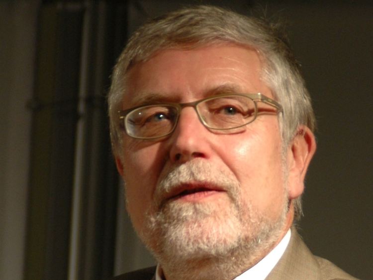 Professor Michael Brzoska ist wissenschaftlicher Direktor des Instituts für Friedensforschung und Sicherheitspolitik an der Universität in Hamburg.