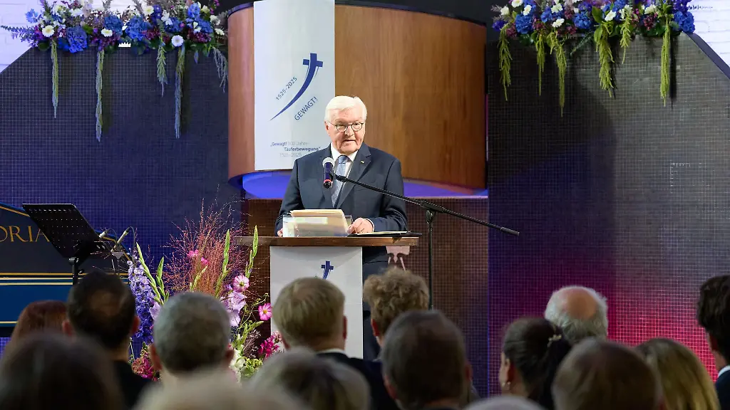 Einer-der-Ehrengaeste-beim-Festakt-war-Bundespraesident-Steinmeier