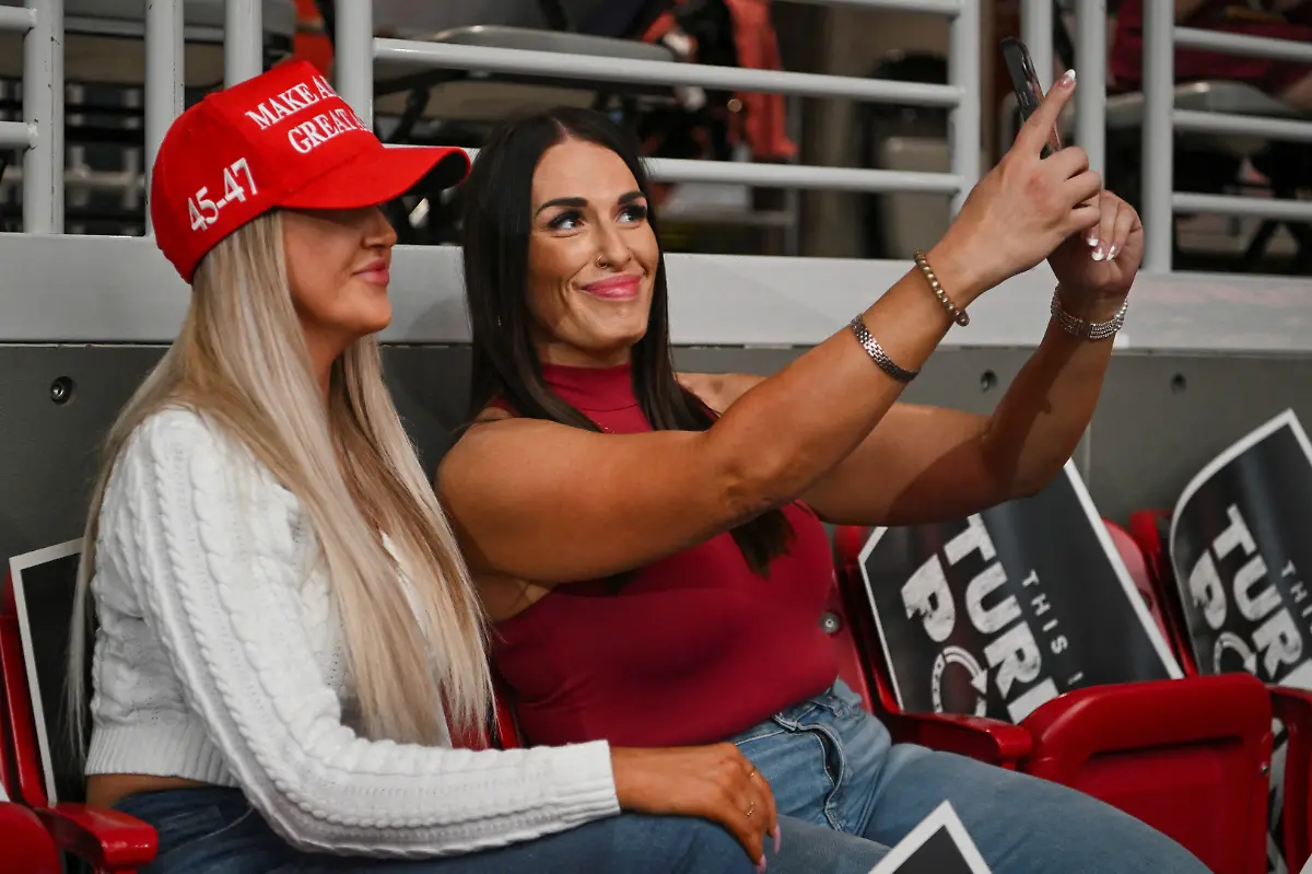 epi-1001873192-REUTERSFOTO-2025-09-21T171831Z-1427197014-RC2FWGA5DJAI-RTRMADP-3-USA-SHOOTING-KIRK-JPG-Memorial-service-for