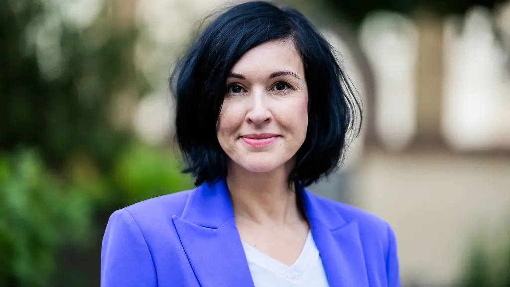 Die-parteilose-Kandidatin-Noosha-Aubel-kommt-bei-der-Oberbuergermeisterwahl-in-Potsdam-in-die-Stichwahl