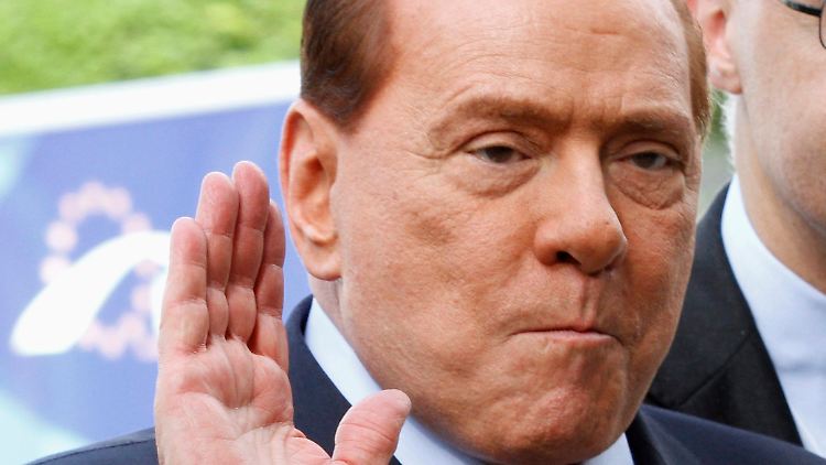 Berlusconi erklärte einst, immer zu können, wenn er gerufen würde.