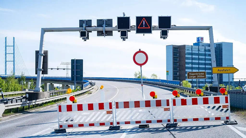 Am-Montag-und-Dienstag-wird-die-Hauptzufahrt-auf-die-Insel-Ruegen-jeweils-etwa-ab-9-00-Uhr-morgens-bis-17-00-Uhr-gesperrt