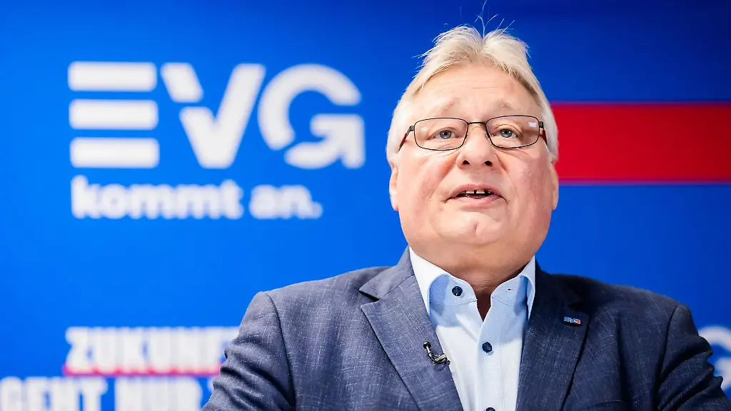 EVG-Chef-Martin-Burkert-probt-den-Machtkampf-mit-dem-Bundesverkehrsminister-Die-Gewerkschaft-will-den-designierten-neuen-DB-InfraGo-Chef-Dirk-Rompf-verhindern