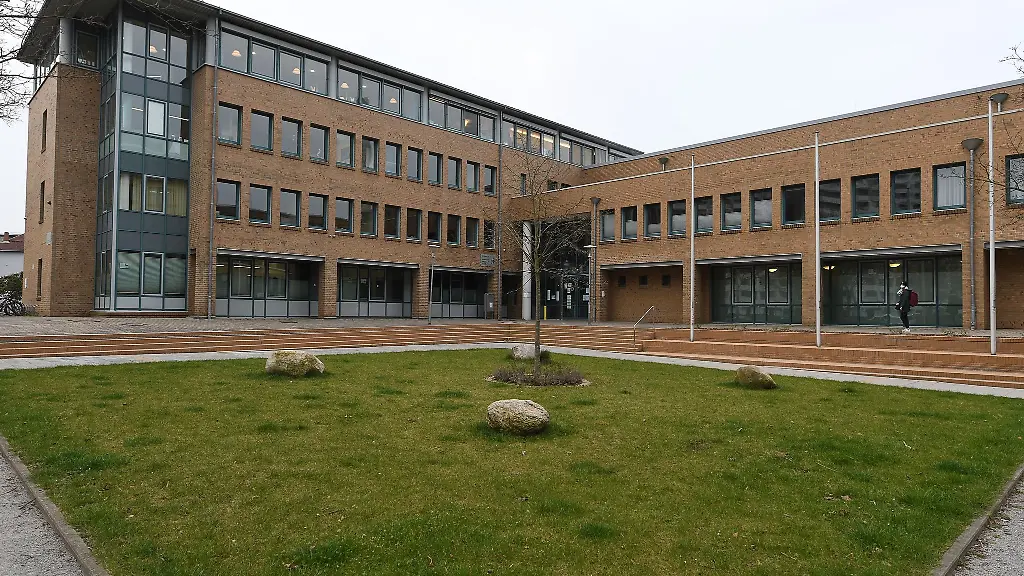 Die-Verurteilung-eines-Mannes-zu-einer-lebenslangen-Freiheitsstrafe-ist-rechtskraeftig-Das-Landgericht-Goettingen-hatte-ihn-im-Februar-wegen-Mordes-verurteilt-weil-er-seine-Frau-mit-Messerstichen-getoetet-hatte