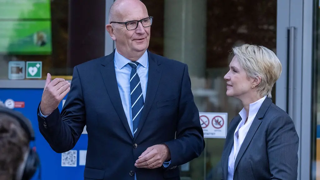 Die-Ministerpraesidentin-Mecklenburg-Vorpommerns-Manuela-Schwesig-und-der-Ministerpraesident-Brandenburgs-Dietmar-Woidke-beide-SPD-haben-einige-gemeinsame-politische-Ziele