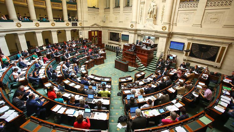 Mit 106 zu 42 stimmten die Abgeordneten für die Staatsreform.