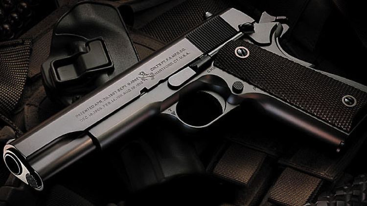 Clyde Barrow benutze bei seinen Raubzügen einen   Colt Government 1911.