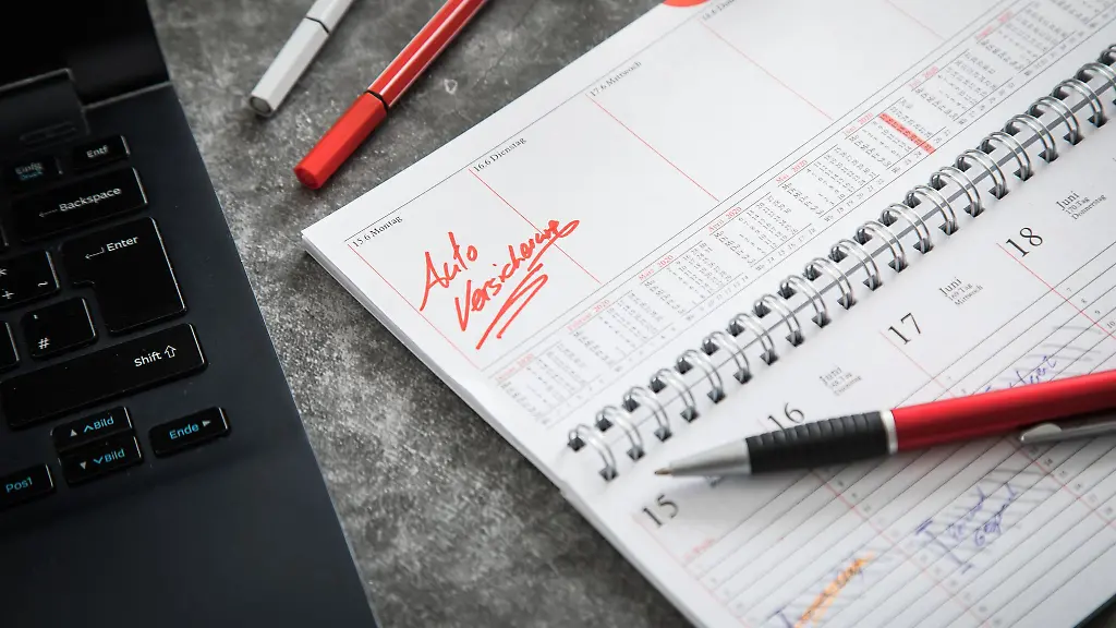 Nach-einem-Autodiebstahl-ist-eine-schnelle-Polizei-und-Versicherungsanzeige-wichtig-fuer-eine-reibungslose-Schadenabwicklung