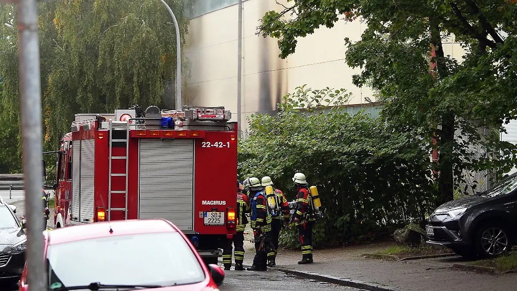 Die-Feuerwehr-war-am-Dienstag-bei-dem-Brand-in-einem-Umspannwerk-im-Einsatz