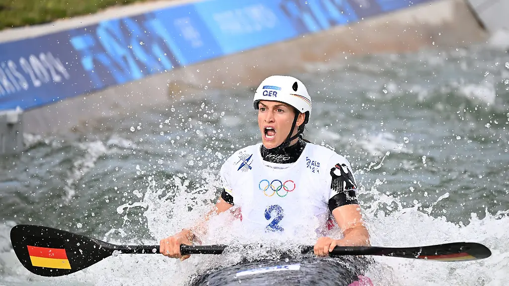 Ricarda-Funk-benoetigt-ein-neues-Paddel