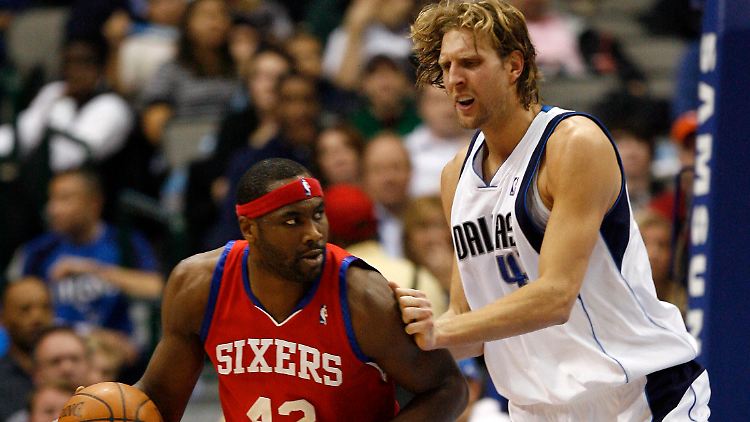 Künftig Seite an Seite: Superstar Dirk Nowitzki und Elton Brand.
