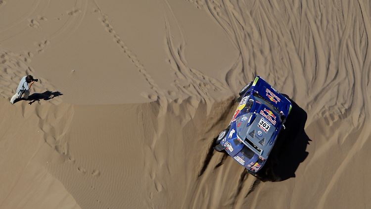 Der Vorsprung von Carlos Sainz beträgt knapp 15 Minuten.