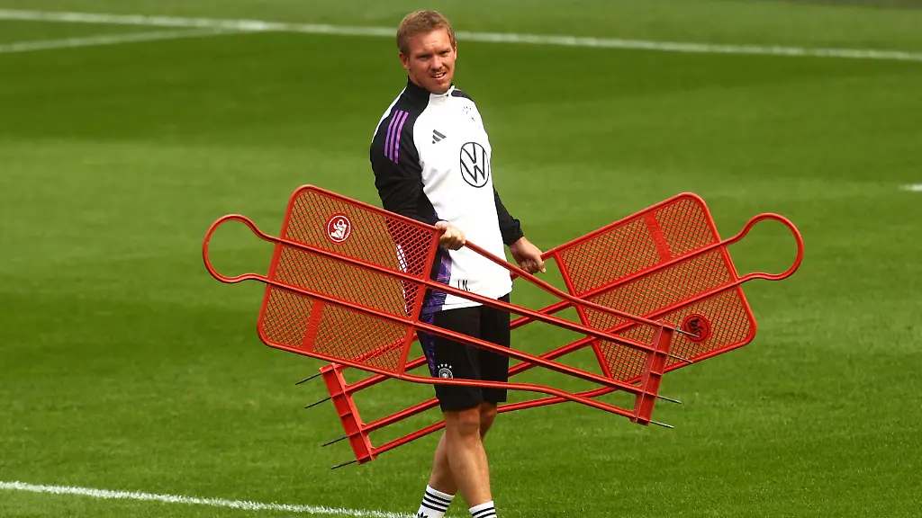 2025-09-06T153439Z-1621652348-UP1EL96179P46-RTRMADP-3-SOCCER-WORLDCUP-GER-NIR-PREVIEW