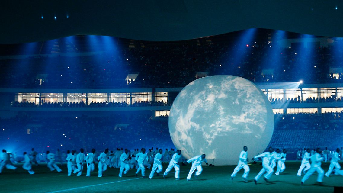 Impressionen von der Eröffnungsfeier vor 50.000 Zuschauern in Luanda.