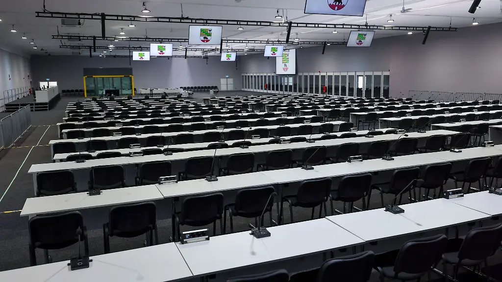 Im-Hauptsaal-sollen-etwa-450-Nebenklaeger-und-Nebenklagevertreter-Platz-finden-koennen